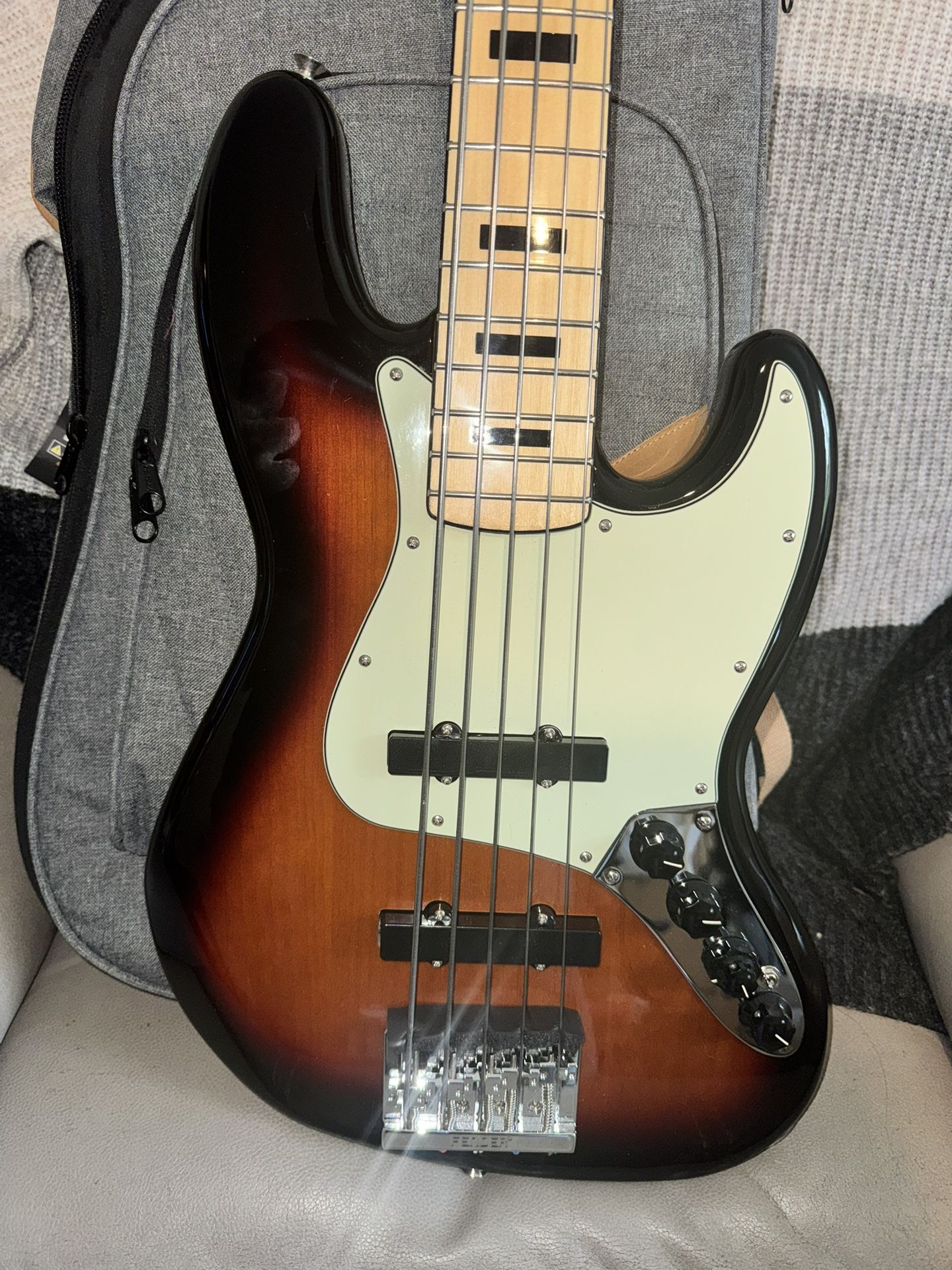 Fender Player Plus Jazz Bass V (3-Tone Sunburst) w/ Monster Tone Pick ups