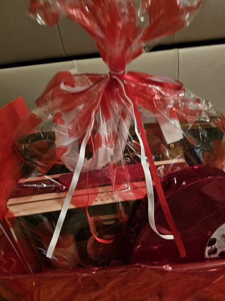 Customized Valentine's Handbag Basket