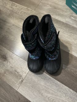 Kids snow boots size 1