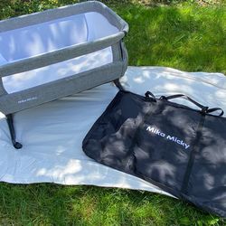 Mika Micky Baby Bassinet, Baby Basinet Bedside Sleeper, Easy to Fold Portable Crib Side Bassinet