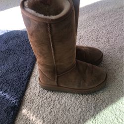 UGG Girls Size 2 Good Condition 