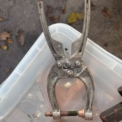 De-Sta-Co Squeeze Action Clamp,Two Way Trigger,One Spindle,10 lbf Holding Cap.