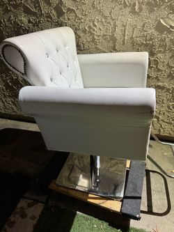 Salon chair