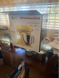 KitchenAid Artisan Series 5 Quart Tilt Head Stand Mixer with Pouring Shield KSM150PS, Yellow