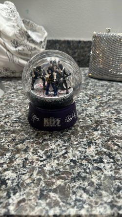 KISS Kruise 11 Snow Globe 