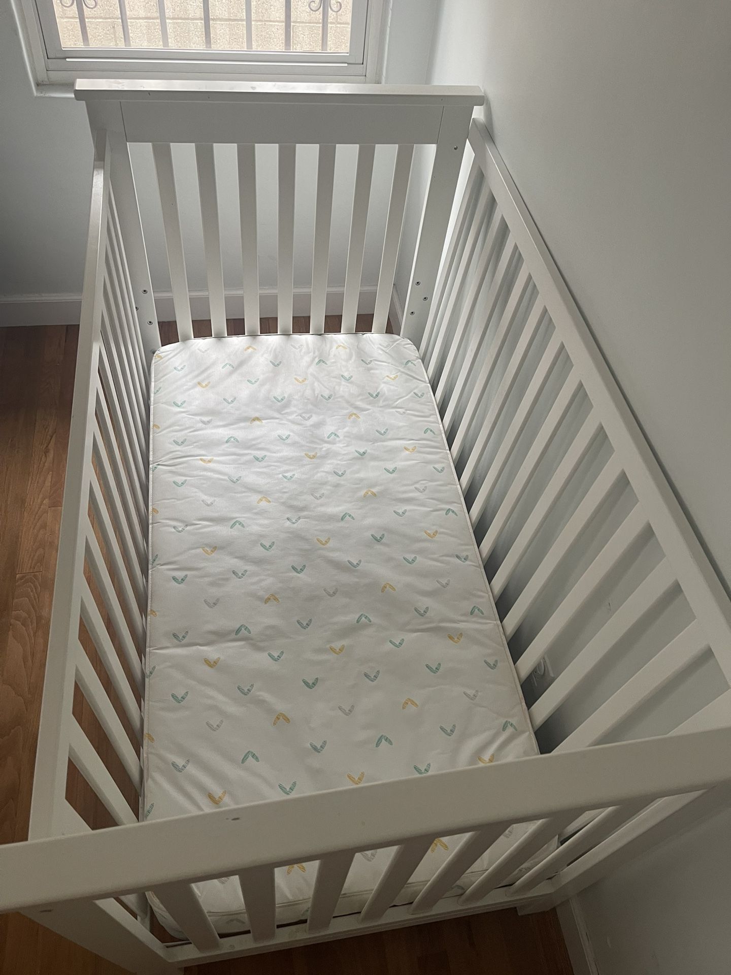 Baby Crib Frame And mattress