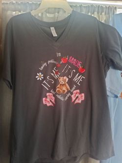 Gray V-Neck Graphic Tee "It's Me"