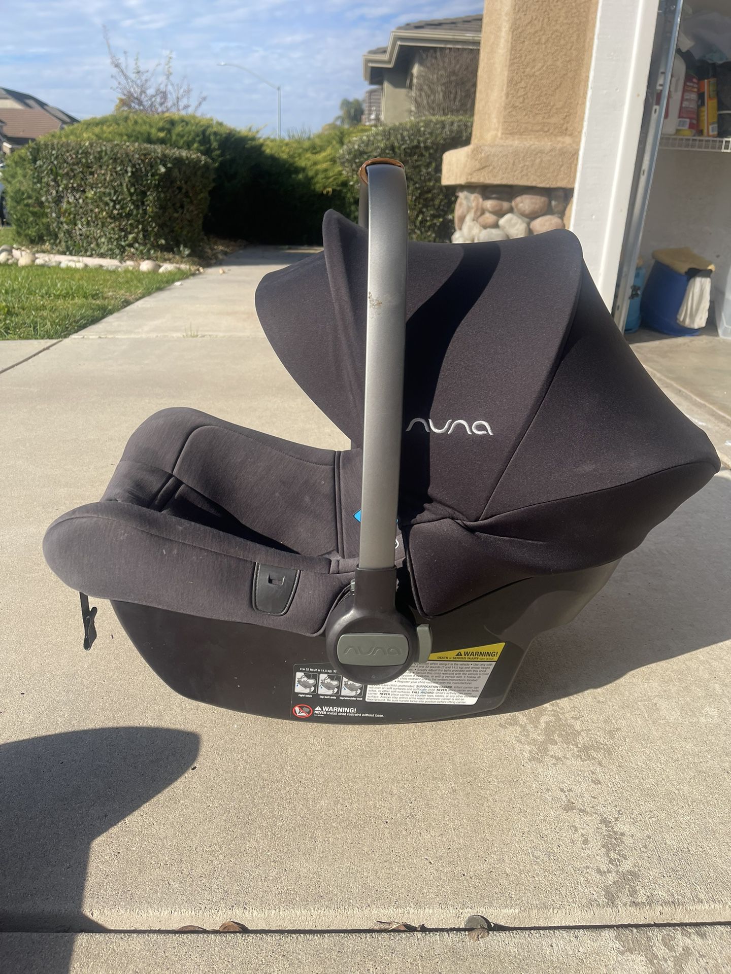 Nuna Pipa Lite Infant Car Seat With Base