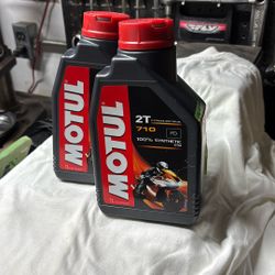 MOTUL  2 stroke Motor Oil / 100% synthetic 