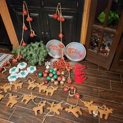 Allotment of 20 piece Christmas decor sold together read description for details all for $40