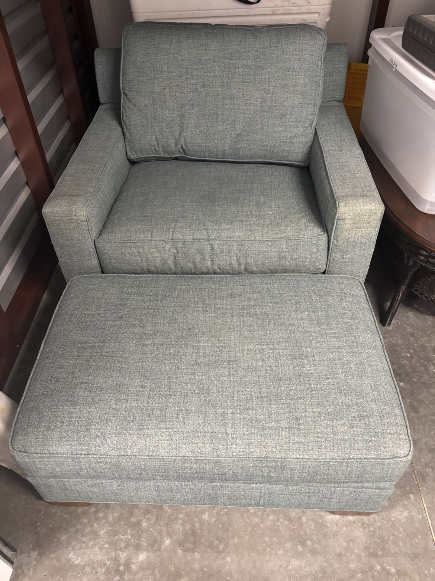 1 1/2 ArmChair With Ottoman (no Stains No Tears )
