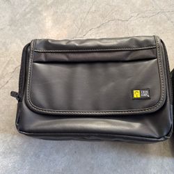 Two Case Logic For DVD Screens Or iPads - New 