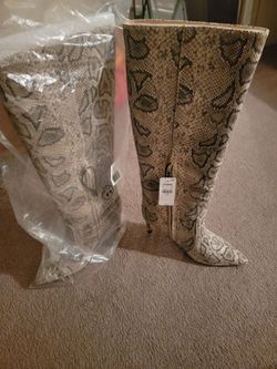 EXPRESS LADIES SNAKE PRINT BOOTS (Brand New)