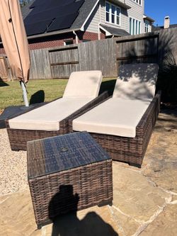 Poolside loungers with side table