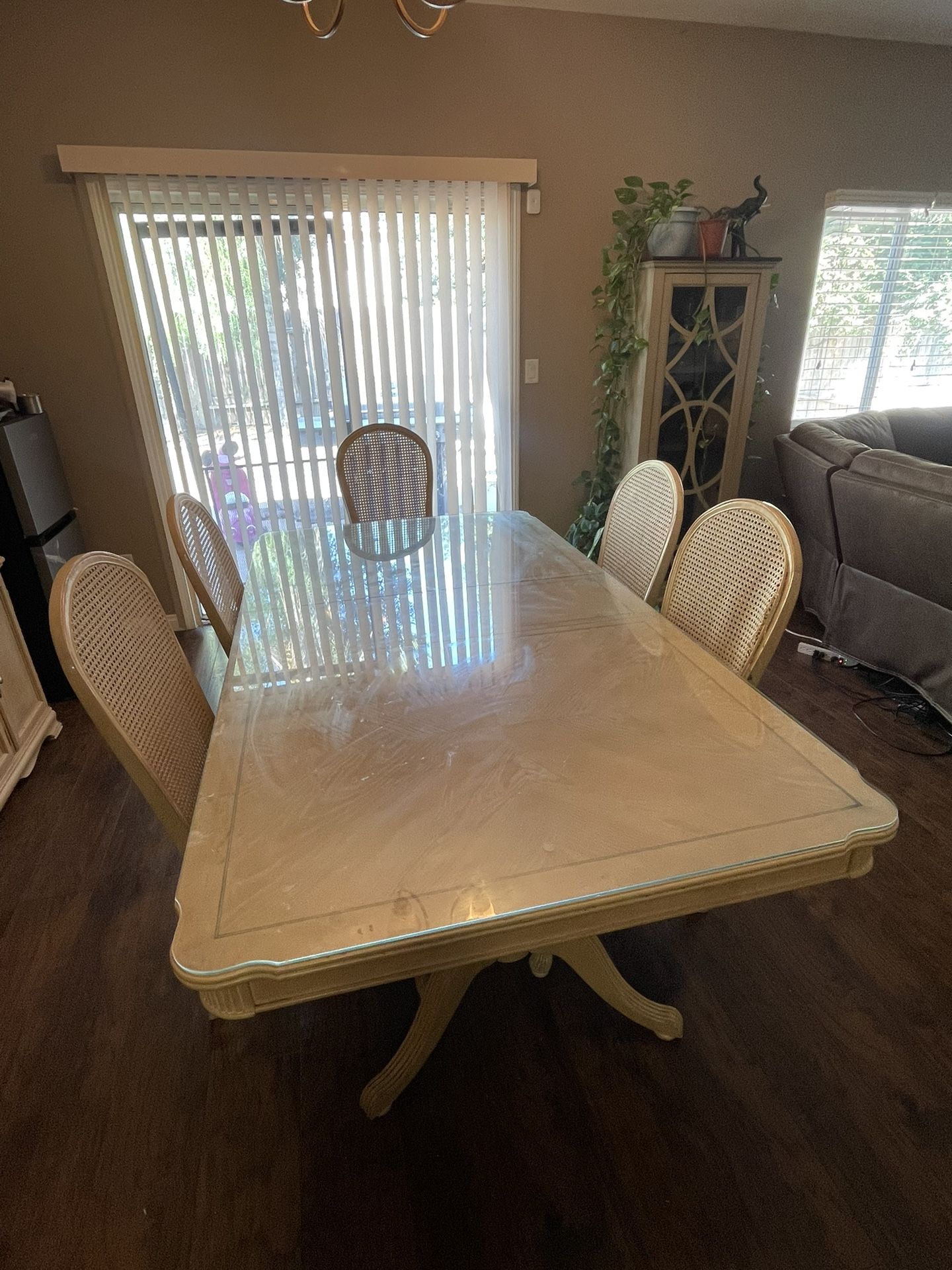 Free Dining Table 