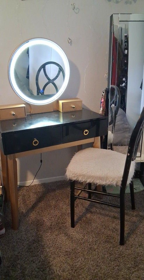 Vanity With Chair