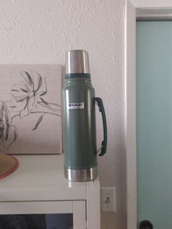 Brand new Stanley Classic Vacuum Bottle 1.1 Qt Green Hammertone Thermos w/ Cup & Handle