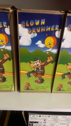 Clown drummer