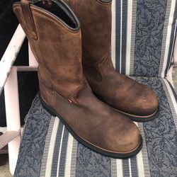 like new Size14D Red wing Dyna Force work boots 2272