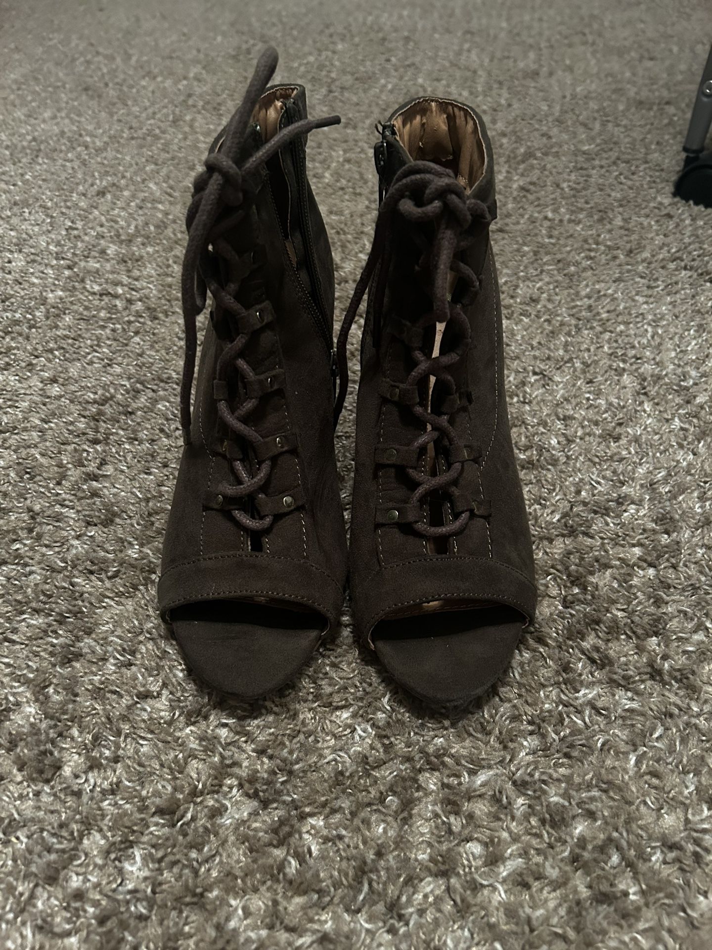 Green open toe wedge boot. Size 6.5.