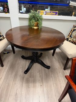Round Wood Pedestal Dining Table