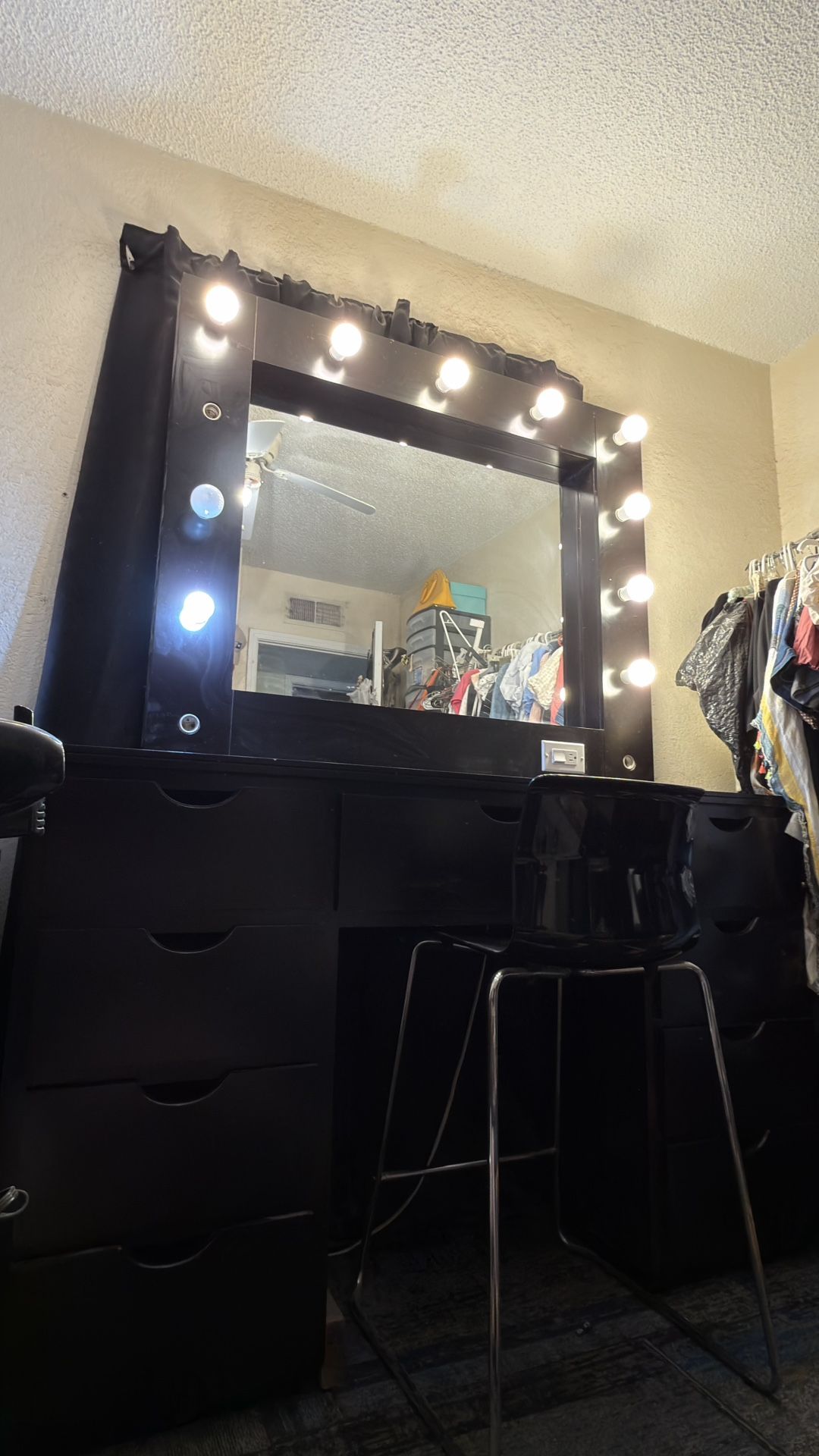 Black Vanity With Chair