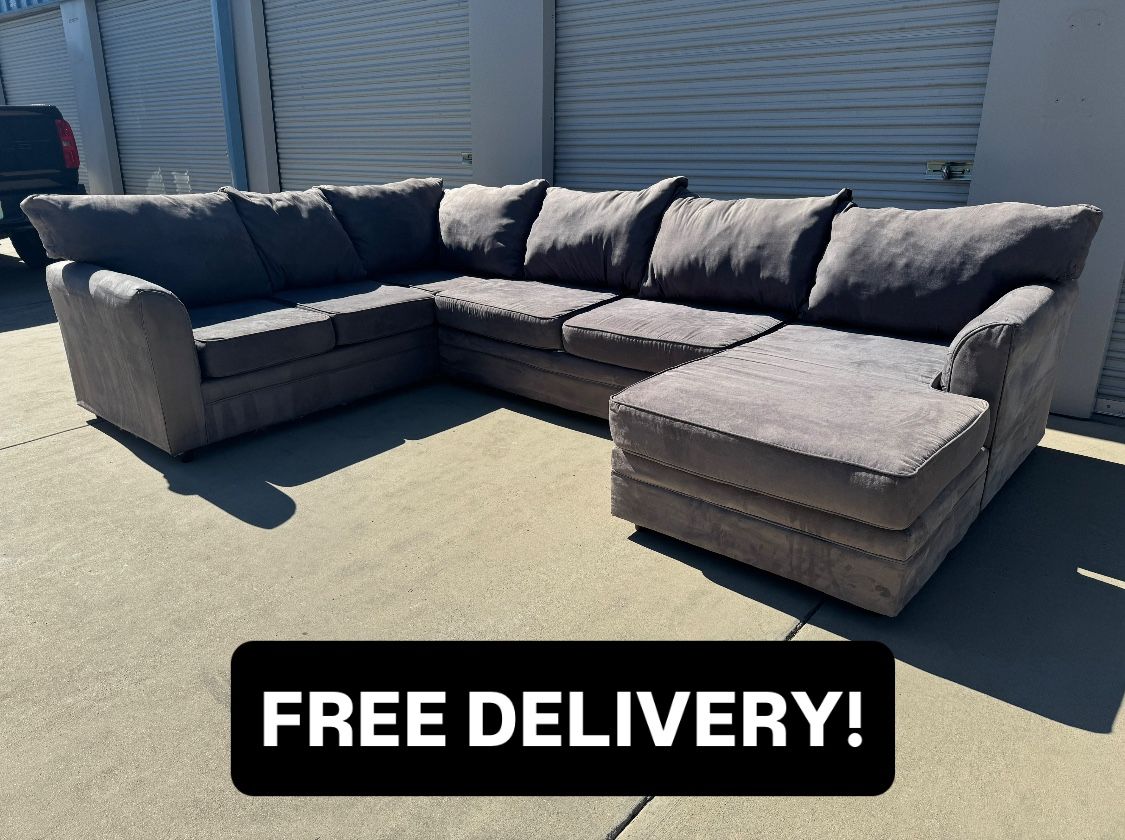 FREE DELIVERY || Bob’s Furniture Sectional Couch