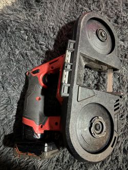 Milwaukee  Compact band saw