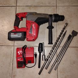 Milwaukee Rotary Hammer Drill 600obo