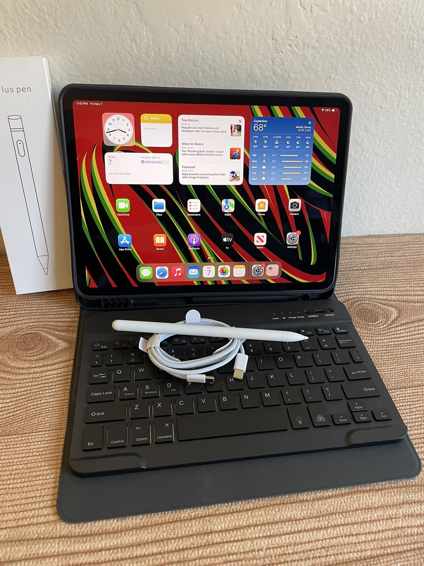 iPad Pro 11” (M1 chip / 2021 model) 3rd Generation 128GB with keyboard case, pen & Accessories