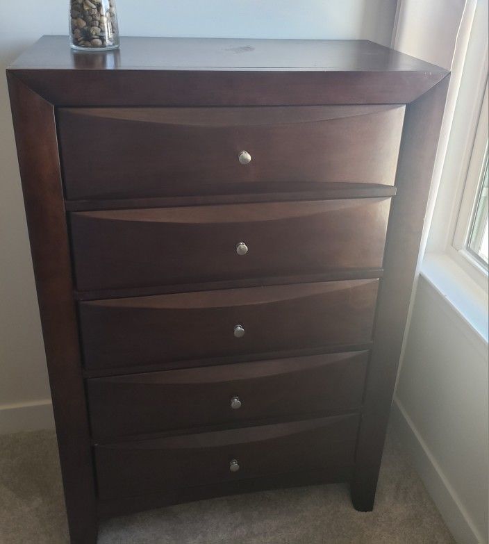 Dark Wood 5-Drawer Dresser