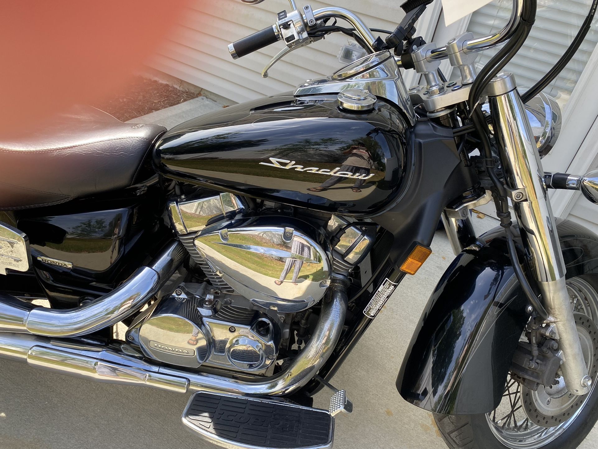 2009 Shadow Aero Motorcycle