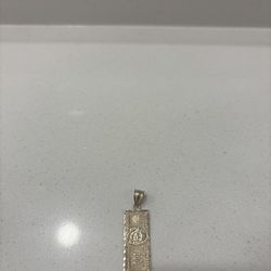 Gold pendant 100 dollar