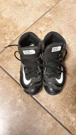 NIKE BOYS FOOTBALL CLEATS SIZE 1.5