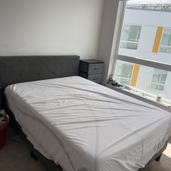 Bed frame + Mattress 