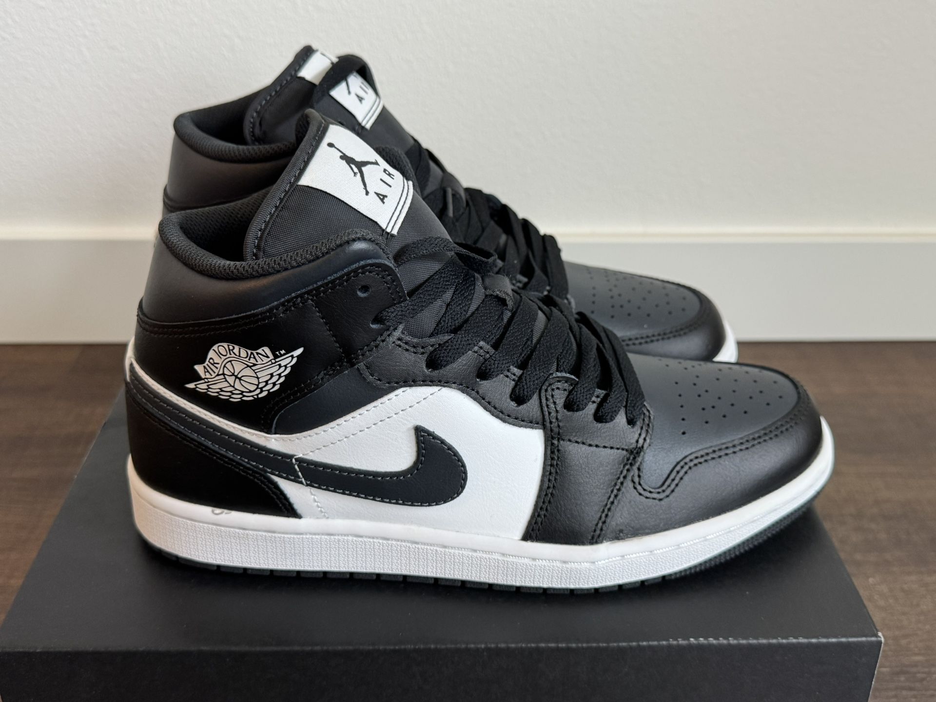 Air Jordan 1 Mid Brand New Black/Noir - Men's 9 / Women's 10.5