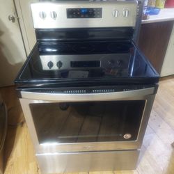 Nice Whirlpool 5 Burner glass top stove with Self Cleaning Oven, Works Great