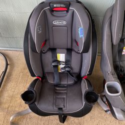 2 Grace Car Seats With Base 