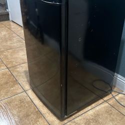 Small Fridge With I’ve Maker 