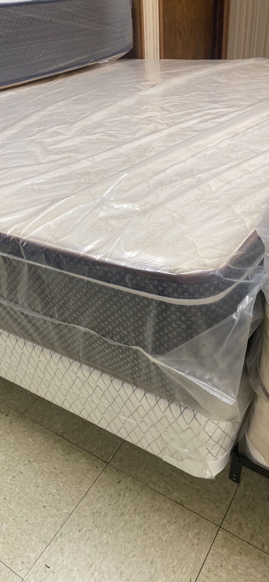 ⚜️NEW KING SIZE PILLOW TOP REG MATTRESS W.BOXSPRINGS INCLUDED ⚜️