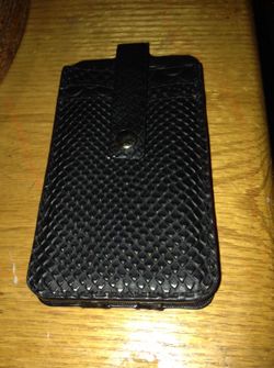 iPhone 5 wallet case will sell for $5 to $10