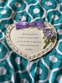 Avon Cottagecore Gift Collection "Heart" shaped "Friends" Wall Hanging Purple