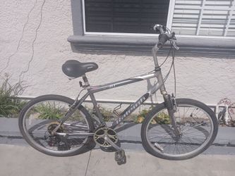 Men's 26" Aluminum Raleigh Sc30 Commuter Bike