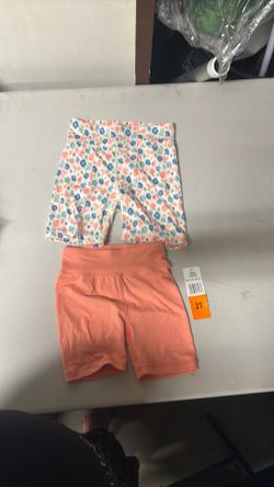 Baby girl stretch shorts size 2T color orange and floral side