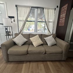 Cozy Neutral Sleeper Sofa – Stylish & Guest-Ready