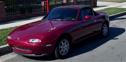 Mazda MX-5 Miata Convertible