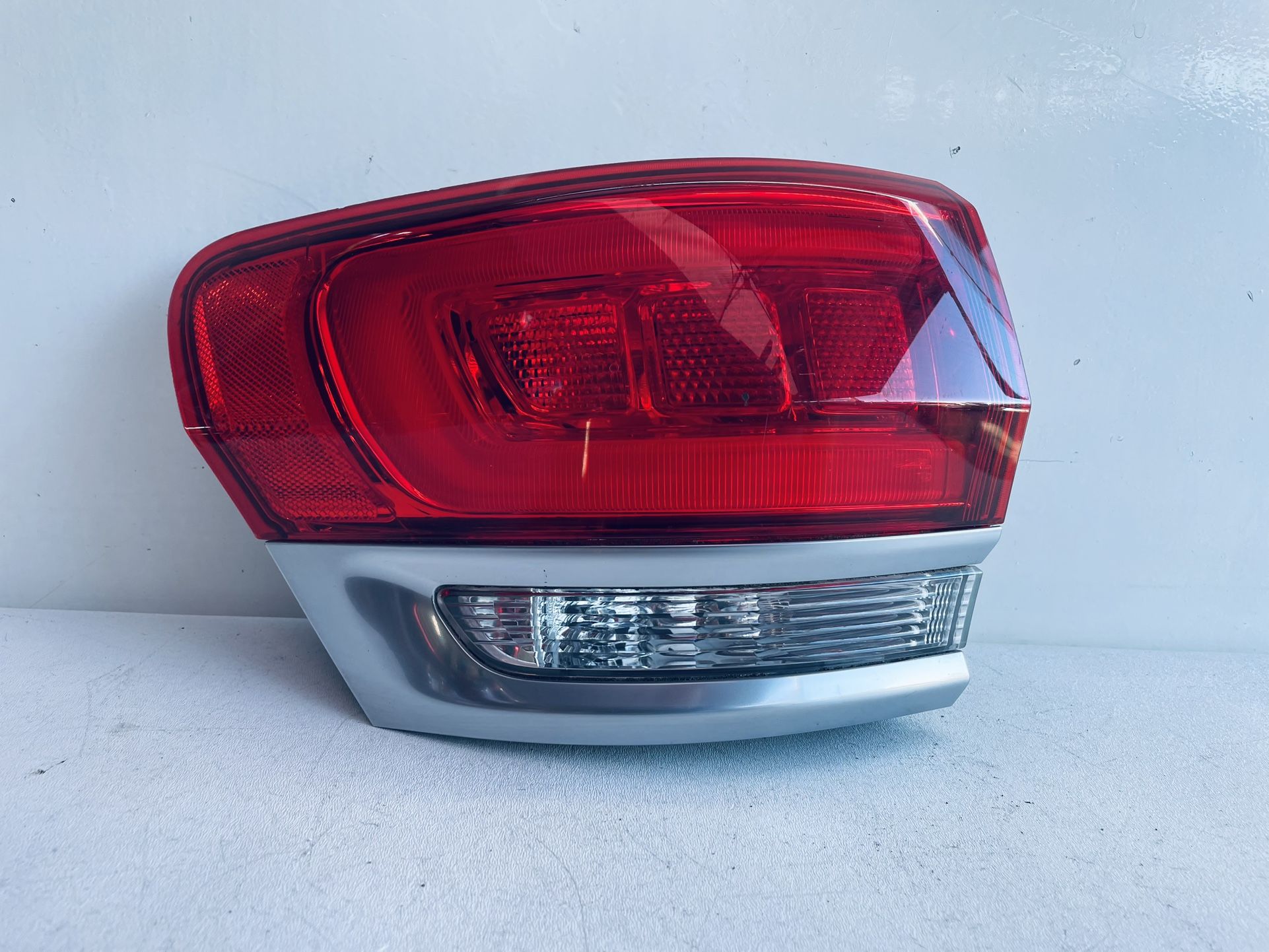 2014-2021 JEEP GRAND CHEROKEE LEFT DRIVER SIDE TAIL LIGHT W/LED  OEM