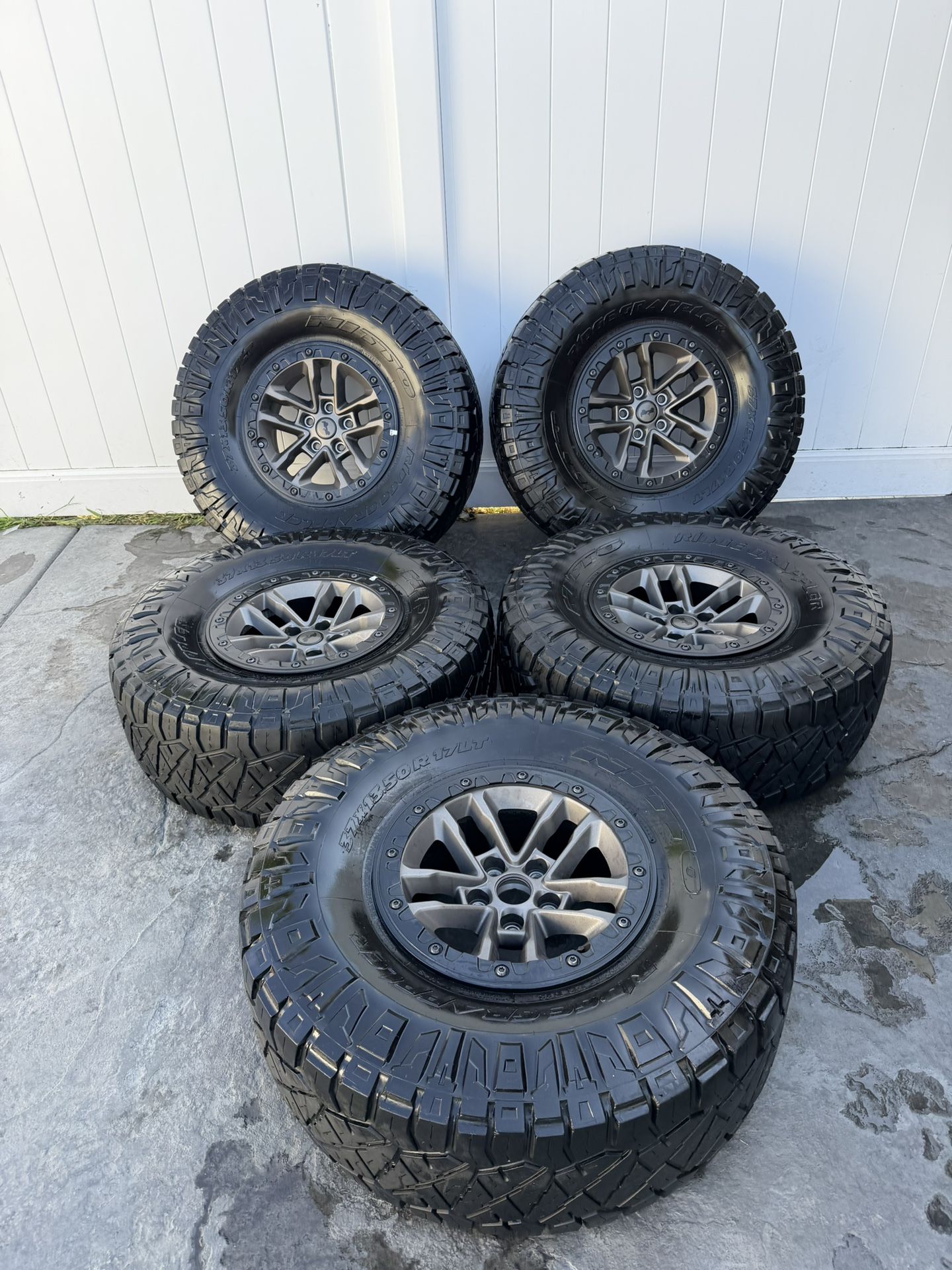 Jeep Wrangler 392 Final Edition Oem Wheels 17” 37” Nitto Tires