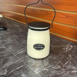 Oatmeal, milk, and honey soy candle 