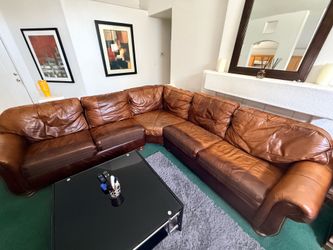 Leather couch (Italian)